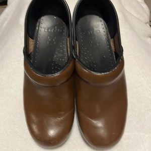 Dansko Clogs, Brown size 38
